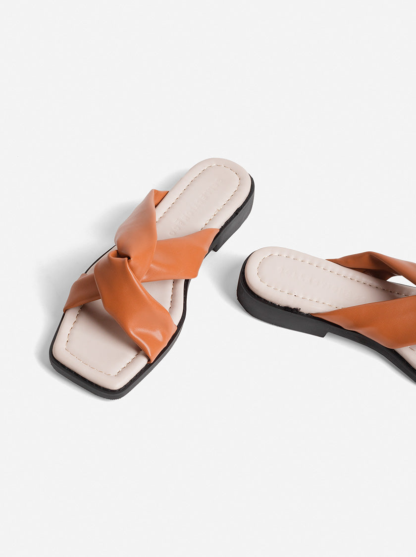 FILIA CROSS-OVER SANDAL - TAN